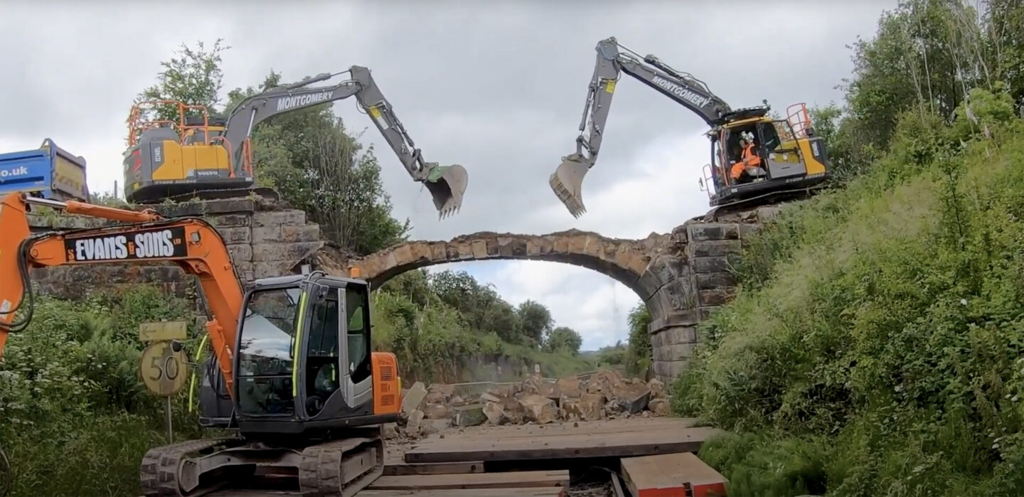 Demolition of a redundant masonry arch at Cartscraig Road, Glasgow 3