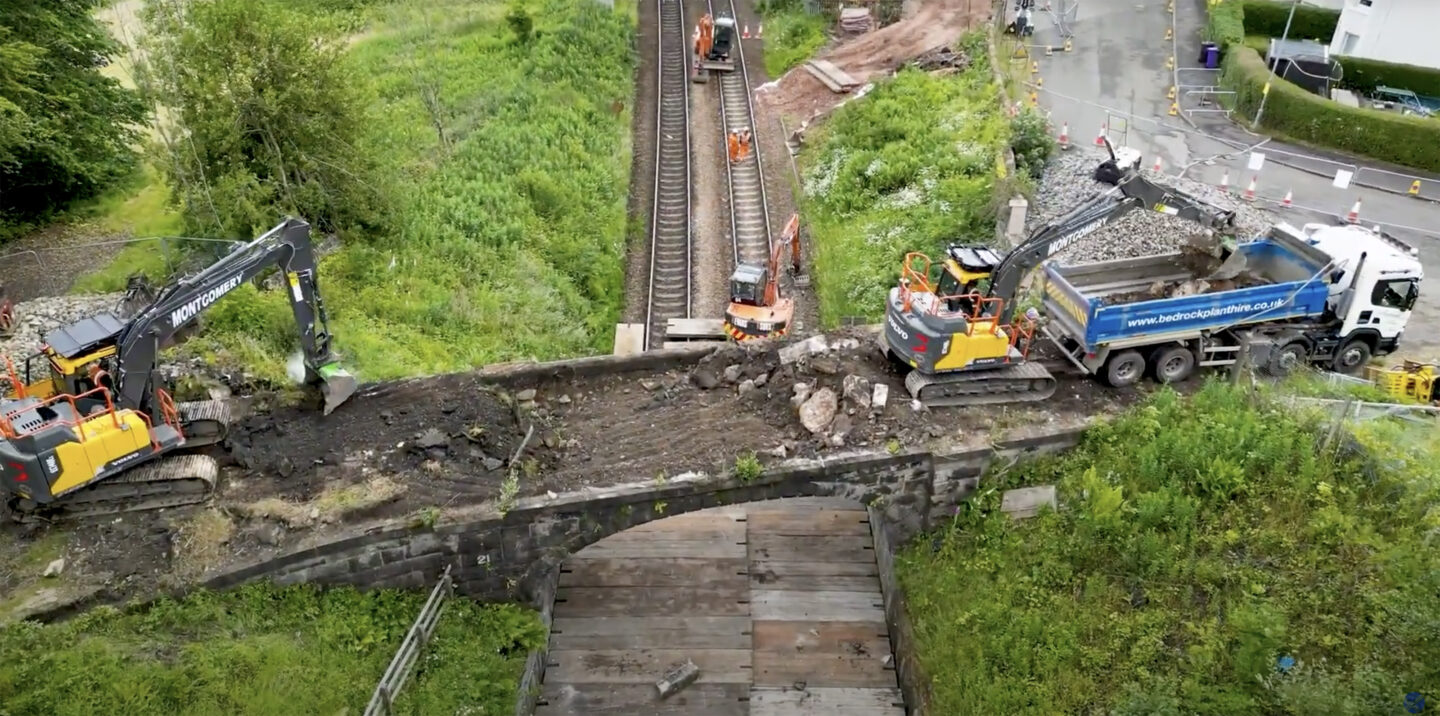 Demolition of a redundant masonry arch at Cartscraig Road, Glasgow 1