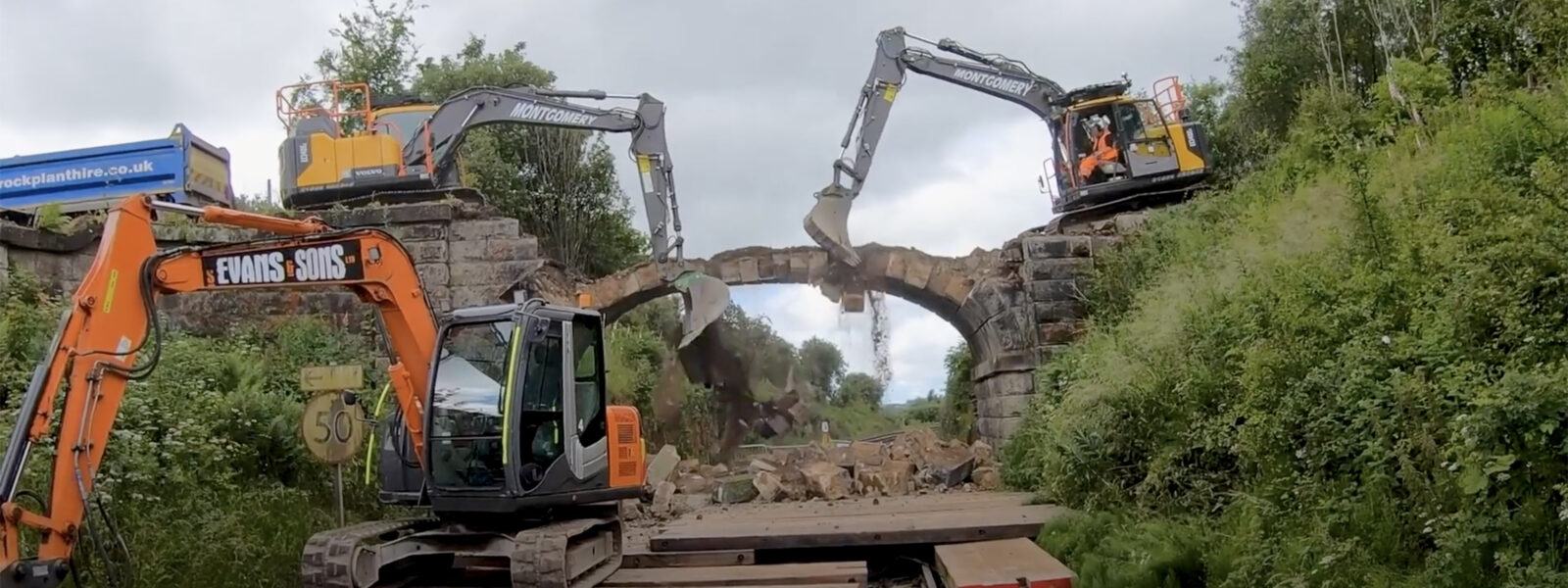 Demolition of a redundant masonry arch at Cartscraig Road, Glasgow