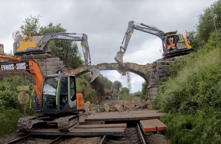 Demolition of a redundant masonry arch at Cartscraig Road, Glasgow